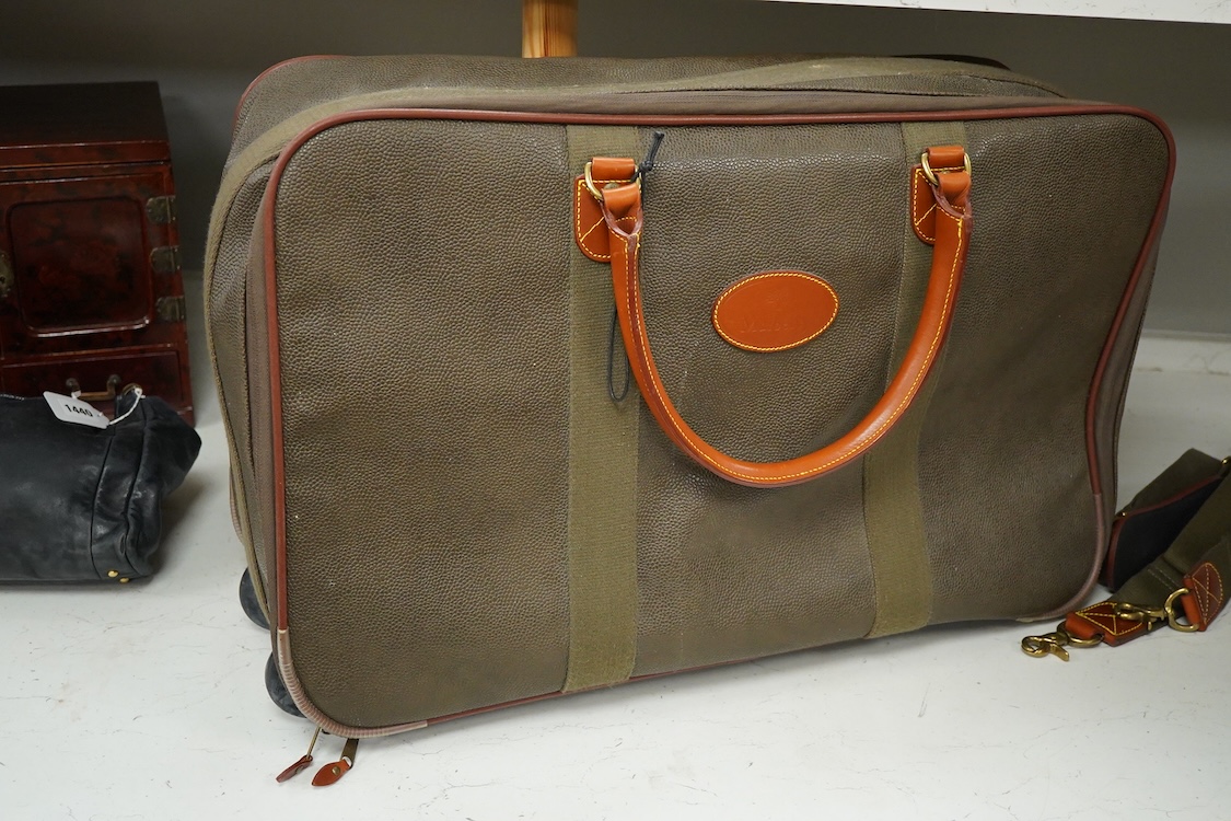 Two Mulberry scotch grain leather suitcases / holdalls, largest 67cm wide